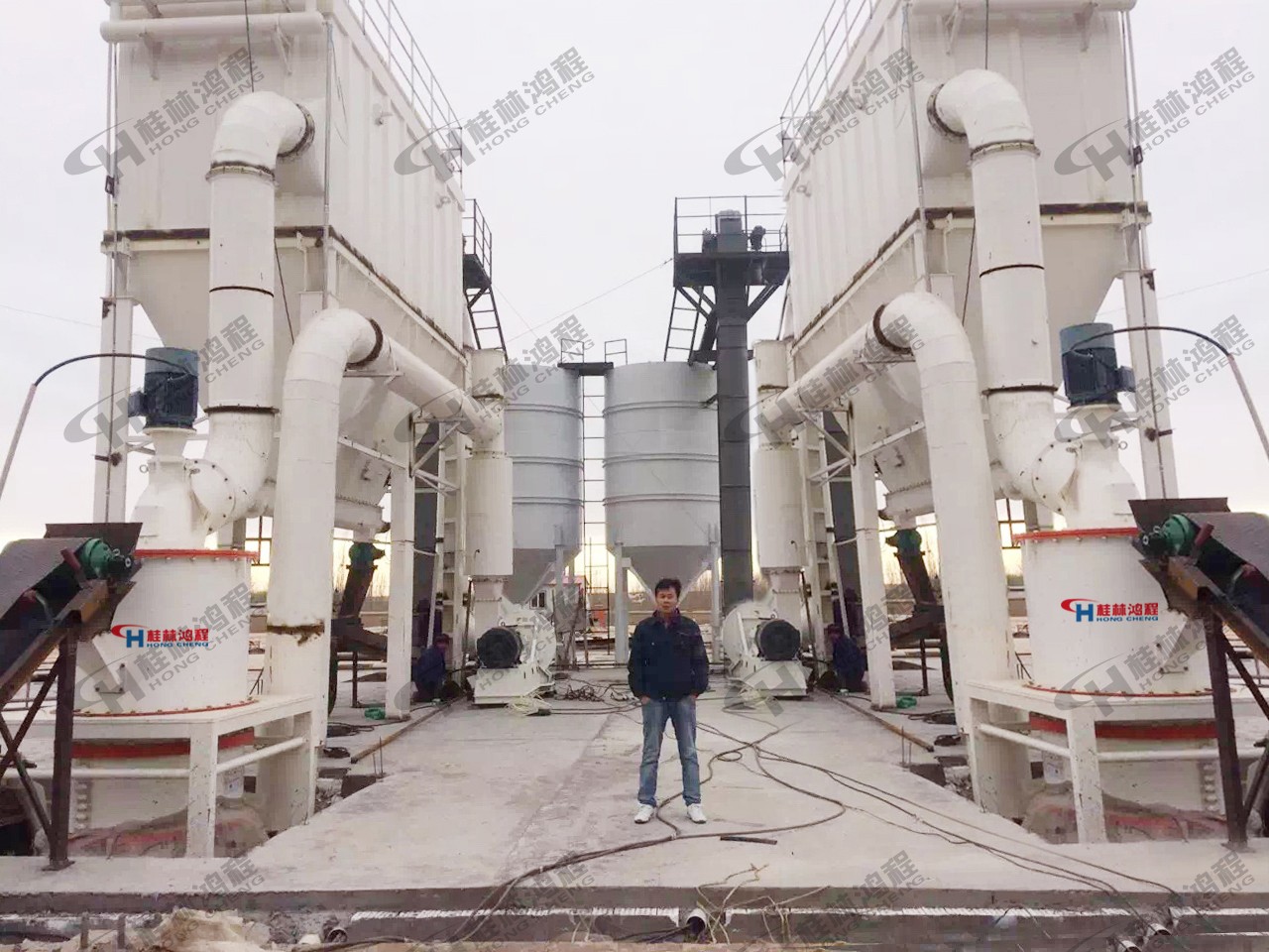 HCH凹凸棒石超細環輥磨粉機，凹凸棒石磨粉機生產線，400目凹凸棒石加工